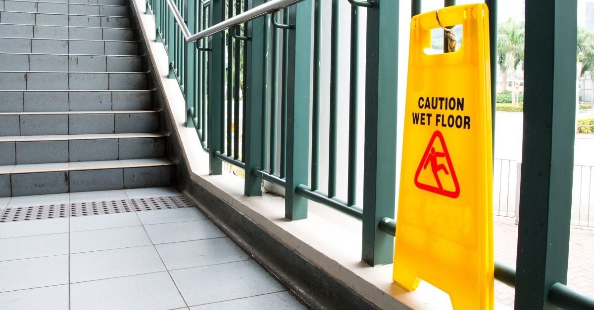 When to Call a Slip and Fall Lawyer
