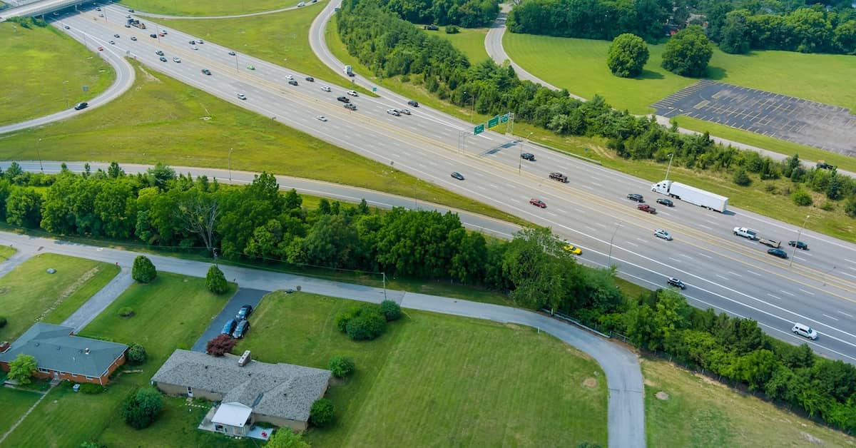 Trucks and other vehicles on a highway outside of Columbus | Colombo Law