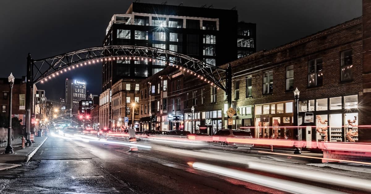 Traffic on a Columbus street at nighttime | Colombo Law