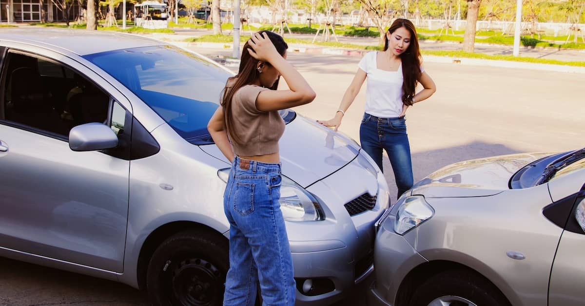 Two women arguing over fault after a car crash | Colombo Law